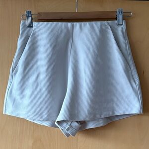 Ribbed White Women's Skort with Side Pockets